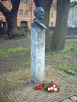Stele mit der Büste Max Josef Metzgers