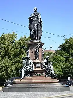 Maxmonument, Standbild für Maximilian II. Joseph