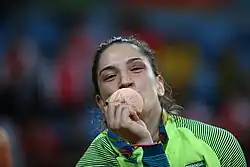 Mayra Aguiar mit ihrer Bronzemedaille 2016