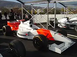 McLaren MP4/11 von 1996 mit Zusatzflügel an der Airbox