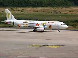 Ein A320-232 mit McDonald’s-Lackierung auf dem Flughafen Köln-Bonn