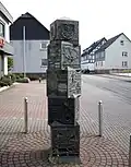Stele vor der Volksbank mit Darstellungen der Geschichte von Medebach, Ansicht 4.&nbsp;Seite