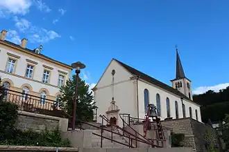 Kirche und Schule von Medernach