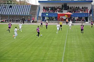 Ligaspiel von Medyk Konin gegen Górnik Łęczna im Kazimierz-Górskis-Goldene-Elf-Stadion (April 2014)