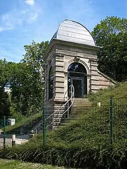 Sanierter Hochbehälter im Stil des Historismus