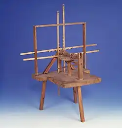 Die drehende Welle erzeugt eine hin- und hergehende Bewegung der Zahnstangen