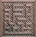 Maschrabiyya-Gitter mit Kufi-Schrift