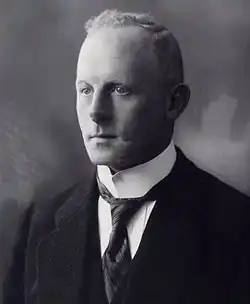 Melchior (Melle) von der Decken (1886–1953) Senatspräsident (Bezeichnung seit 1970: Vorsitzender Richter am Oberlandesgericht) in Hamburg[33]