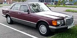 W 126 bis 1985 mit geriffelten Sacco-Brettern