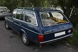 240&nbsp;TD, Heckansicht