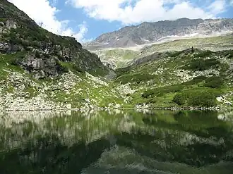 Blick über den Mernigsee in Flattach zu den Schlapperebenspitzen