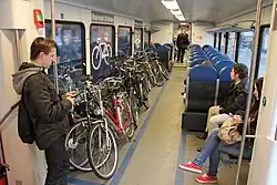 Mit Fahrrädern beladener Mehr­zweckraum (Arriva, Niederlande)