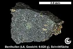 Fragment aus dem dunklen Bereich des Meteoriten Benthullen