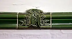 Fayence mit Emblem der Nord-Sud im Bahnhof der ehemaligen Linie A