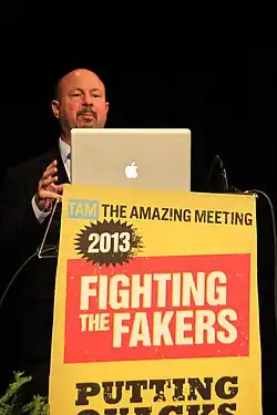 Michael E. Mann in einem Vortrag zum Thema Klimafakes.