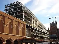 Der neue Zimmerflügel im Bau