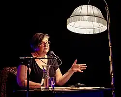 Mieze Medusa liest aus ihrem Roman „Hätte ich es vorher gewusst, hätte ich es genauso gemacht“ beim OKH Literatur & Jazz Open Air 2025 in Vöcklabruck.