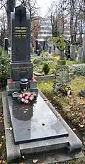 Inschrift für Horáková auf dem Friedhof Vinohrady