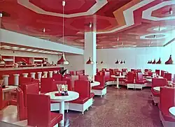 Milch-Mokka-Eisbar im Erdgeschoss