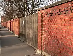 Frühere Außenmauer der Kaserne