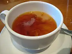 Orange Pekoe mit Milch und Zucker