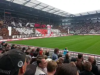 Die Südtribüne beim Spiel gegen den FSV Frankfurt (September 2013)