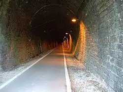 Blick in den beleuchteten Milseburgtunnel
