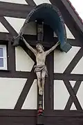 Kruzifix am Wohnstallhaus Nr.&nbsp;11