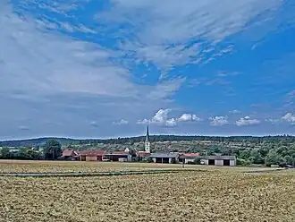 Der Eiersberg mit Mittelstreu im Vordergrund