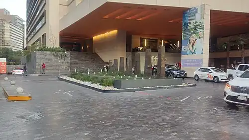 Eingang zum Miyana-Komplex