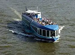Die Moby Dick unterhalb der Deutzer Brücke in Köln (Juli 2013)