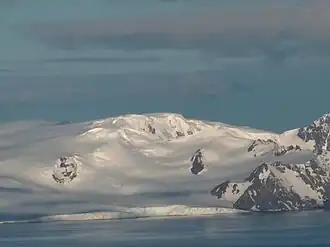 Blick von der Livingston-Insel auf den Momchil Peak
