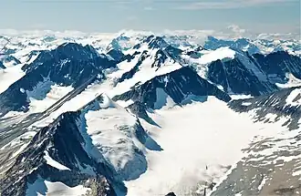 Der Gipfel des Monmouth Mountain oben in der Mitte Luftbild aus ONO