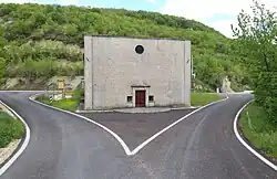 Die Kirche Madonna della Cona, kurz außerhalb des Orts, von Montaglioni aus gesehen.