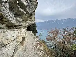Blick vom Monte Cas auf das Ostseite des Gardasees mit dem Monte Baldo