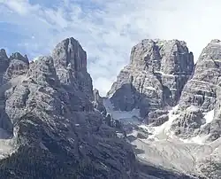Der Cristallo-Gletscher 2011 zwischen Monte Cristallo rechts und Piz Popena links