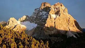Der Pelmo, gesehen vom Gipfel des Monte Crot