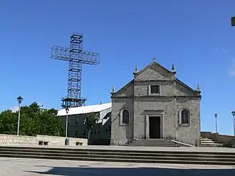 Kirche und Gipfelkreuz
