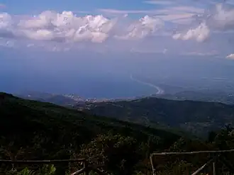 Ausblick nach Norden über Castellabbate und Agropli in die Bucht von Salerno