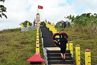 Kranzniederlegung bei der Einweihung