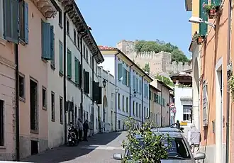 Ortskern und Burg von Monzambano
