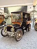 Mors Typ N Tonneau von 1910 in der Cité de l’Automobile – geschlossener Wagen mit Passagiereinstieg im Heck