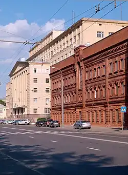 Gebäude 27 und 23 (im Hintergrund)