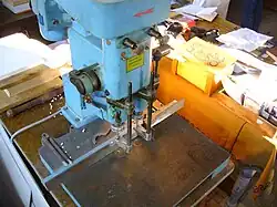 Industrielocher mit Motorantrieb