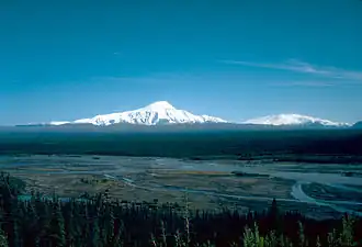 Blick auf Mount Sanford (links) und Mount Wrangell (rechts), 1981
