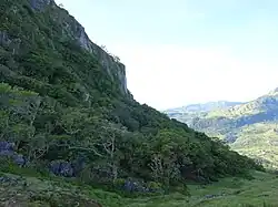 Blick nach Südwesten auf einem Hang auf etwa 1100&nbsp;m Höhe