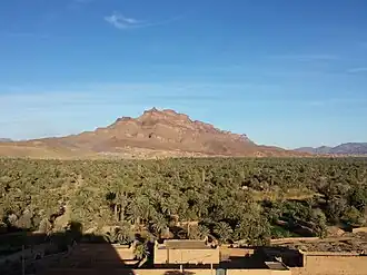 Jbel Kissane und Oasenlandschaft im Draa-Tal
