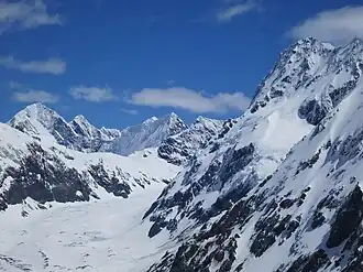 Oberer Teil des Mueller-Gletschers an der Flanke des Mount Bannie (2560 m)