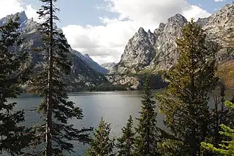 Jenny Lake mit Cascade Canyon im Hintergrund