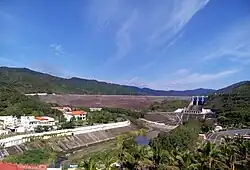 Mudan-Staudamm und Speicherbecken